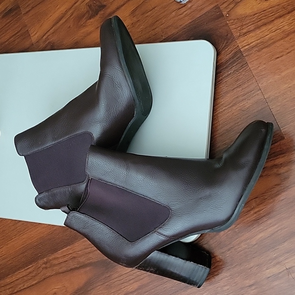 Michael Kors Lottie Boooties Size 6.5